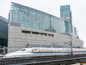【東京国際フォーラム】ホテルから電車で約20分。丸の内に位置するコンベンション&アートセンター。