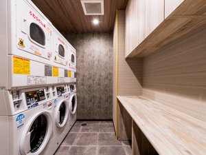 コインランドリーは1階に3台ございます。