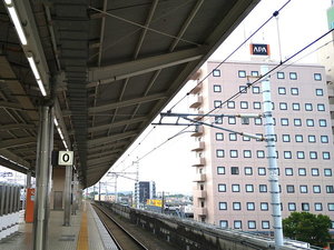 駅ホームより