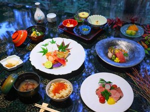 【夕食;和食会席(一例)】地元食材を用い、奇をてらわず、素材本来の味を引き出すことを心がけております