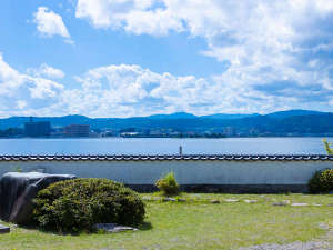 雄大な宍道湖の景色をゆったりとご覧ください