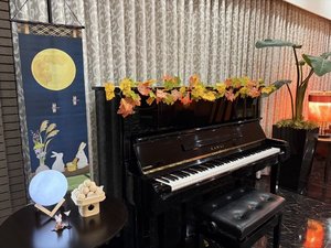 秋装飾しております!