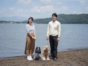 山中湖をバックにわんちゃんと一緒に写真撮影!
