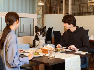 【レストラン「Raisin D'or」】レストランにはわんちゃんも一緒にお楽しみいただけます。