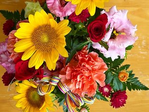 お花のプレゼントはいかがでしょうか。