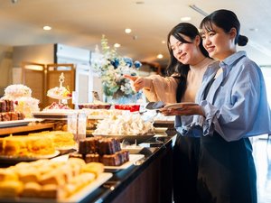 �y�E�F���J���t���[���E���W�T�[�r�X�z�p�e�B�V�G�����̐F�Ƃ�ǂ�̎��Ɛ��X�C�[�c��