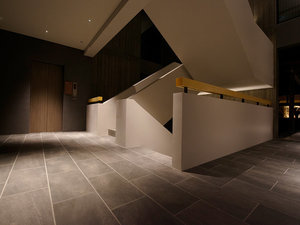 �mGUEST ROOM�^�R�_�n �G���x�[�^�[�����ŁA�Ԉ֎q�̕��ɂ����S���Ă����p���������܂��B