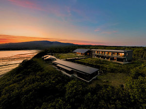 �mAPPEARANCE�^�O�ρn ���{�C��]�ލ���ɘȂށA���R�ƒ��a�����Î�̏h�B