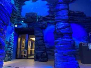 【フロント】まるで海底の中にいるみたい