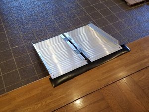 【バリアフリー対応】車いすの移動も可能するためスロープの設置も準備いたします。