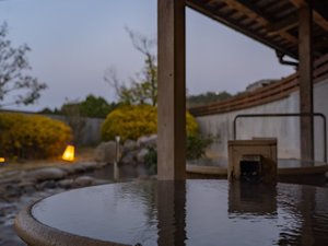 露天風呂( 3つの源泉かけ流し )