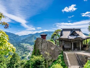【当館から車で30分】松尾芭蕉が句を詠んだことでも知られる、風情ある山岳寺院「山寺(立石寺)」