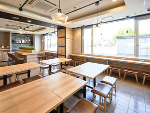 朝は朝食会場(無料)、夜はラウンジとしてご利用いただけます