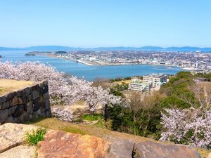 【当館から徒歩で約20分】米子市街と中海を一望できる、美しい景色が魅力の「米子城跡」