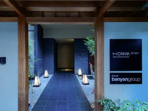 正面エントランス