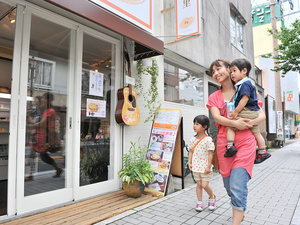 湯の坪街道を散策