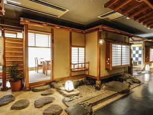 【個室席:料亭「松翠亭」】ご夕食は半個室・又は個室席にてご用意。お昼の会食も可能です