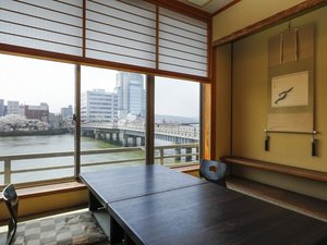 【個室席:料亭「松翠亭」】ご夕食は半個室・又は個室席にてご用意。お昼の会食も可能です