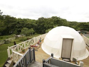 ラグジュアリーテントテラスとハンモック