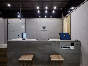 �t�����g�E���r�[