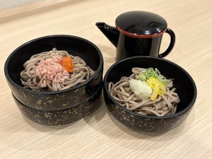 ご当地逸品!出雲そば(割子にてご提供致します)温かいお蕎麦ご希望のお客様はお申し付けください♪