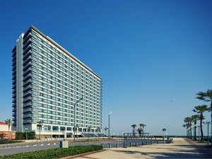 ホテル近くには公園があり、早朝のウォーキングやピクニックにも最適です。