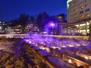 �y�����z��ɂ̓��C�g�A�b�v����A���Ƃ͈قȂ铒�����������������܂�