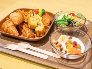 ハンバーガの他にも当ホテル自慢のミニバイキングもお楽しみいただけます!!