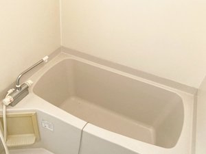 【102】一般的な家庭用サイズで、お子様とも無理なく入浴が可能です。