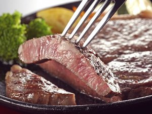 「とちぎ牛」は、非常に柔らかく、口の中でとろけるような霜降りと、濃厚な旨味が魅力です。