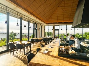 �y�V���J�`�F�[�z�O��������ʃO���X����ɂȂ��Ă���A��������i�ƂƂ��ɘF�[�����𖞋i���������܂��B