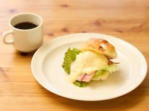 Breakfast/朝食ビュッフェ:自分で作る温泉エッグベネディクト