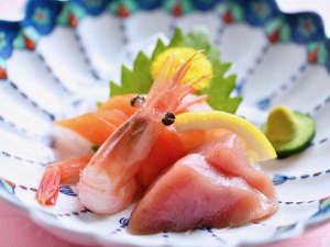 当館おすすめの刺し身一例/鮮度が高くねっとりとした食感がたまらない!