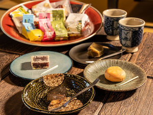 【オールインクルーシブ】お茶体験と伊豆銘菓を一緒に。(ラウンジ「母屋」)