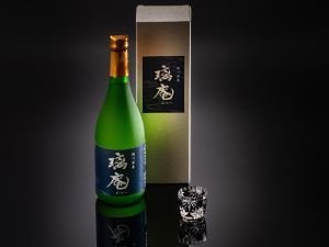 オリジナルボトルの日本酒。お土産品の一品