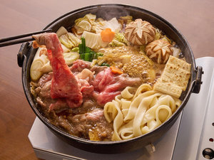 ・【夕食一例】上品な甘みと上質な旨みが広がる和牛を、心まで温まるすき焼きでお楽しみください