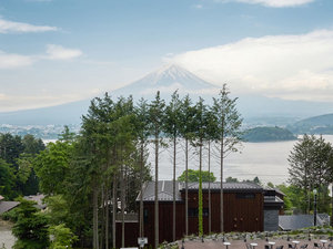 ・【眺望】館内から富士山をご覧いただけます。その雄大さを、優雅で穏やかな空間からご堪能ください