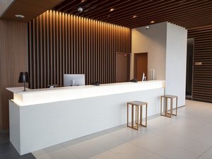 フロント チェックインカウンター