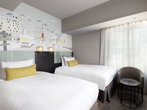 プレミアツイン(ソファ・デスクの有無は客室によって異なります)