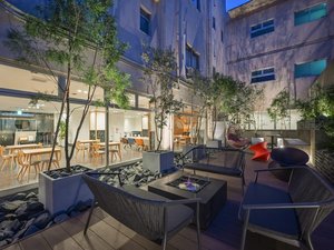 森と石のガーデン。飲食、お仕事、森林浴、談話、リラックスしながらお過ごし頂けます。