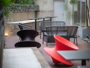 森と石のガーデン。飲食、お仕事、森林浴、談話、リラックスしながらお過ごし頂けます。