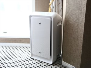 空気清浄機を貸し出しいたします。下部のトレイへ給水することで、加湿器としてもご利用いただけます。