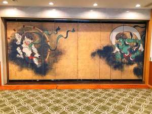 ���r�[�Ƃ̋��̃p�[�e�[�V�����Ɂu���_�E���_�̛����G�v