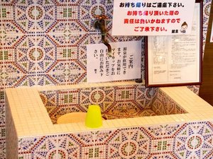 【飲泉できます】売店奥の飲泉専用蛇口。