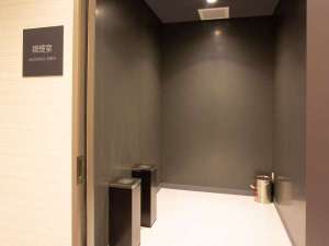 【館内2F】喫煙コーナー 客室は全室禁煙となっております。