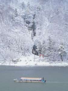 【最上川】冬の最上川屋形船
