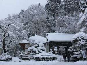 【冬の山寺】