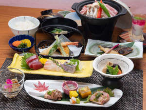 *【ご夕食】旬の食材をふんだんに使ったどこか懐かしい温泉会席料理。