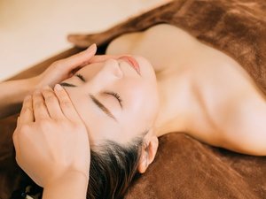 *【フェイシャルエステ】ハーバルエキスを用いたスペシャルケアでお肌に癒しを。