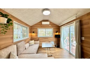 Solana�ɓ������̎{�ݎʐ^1